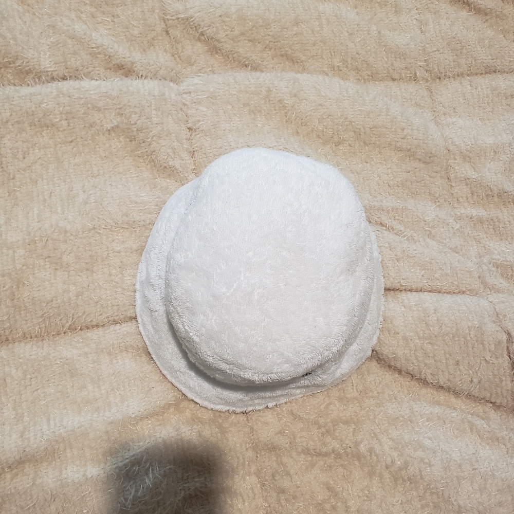 White Chanel bucket hat - Picture 2 of 9